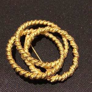 Pretty gold-tone brooch with rope detail